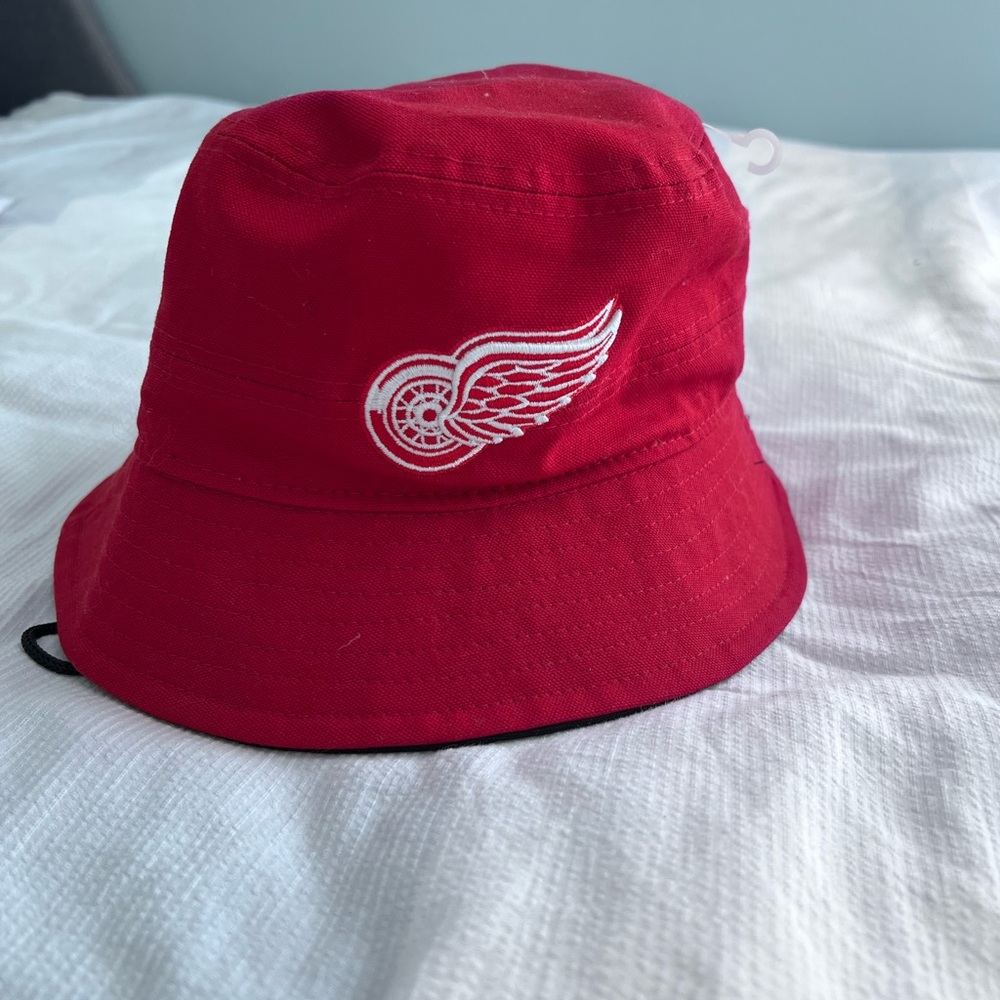 Detroit Red Wings New Era  Hat size M. Brand new.